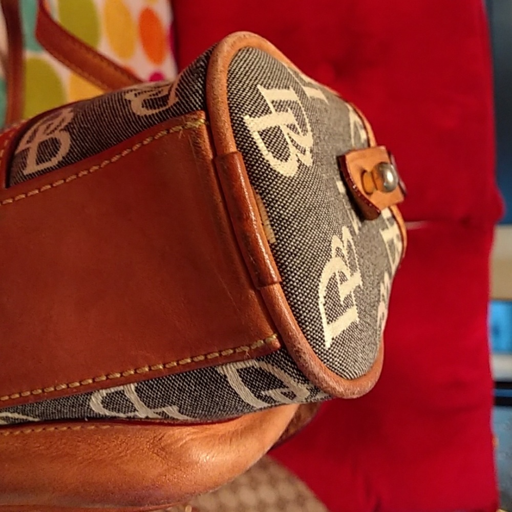 Authentic Dooney & Bourke gray/brown leather bag. - Picture 5 of 8